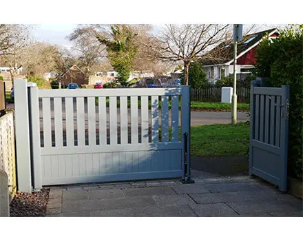 Swing-gates-70-30-split-Keydrop-small-products-crocodilla-gates-fencing Swing-gates-70-30-split-Keydrop-small-products-crocodilla-gates-fencing